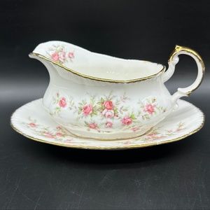 Paragon Victoriana Rose Gravy Boat Saucer Set Bone China England b.